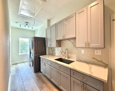 805 10 Th Street - Photo Thumbnail 2