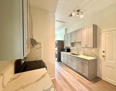 805 10 Th Street - Photo Thumbnail 1