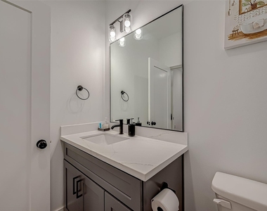 2726 Anita Street - Photo Thumbnail 17