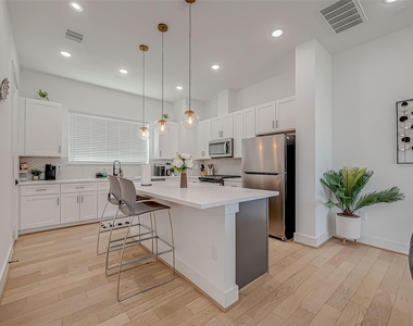 2726 Anita Street - Photo Thumbnail 11