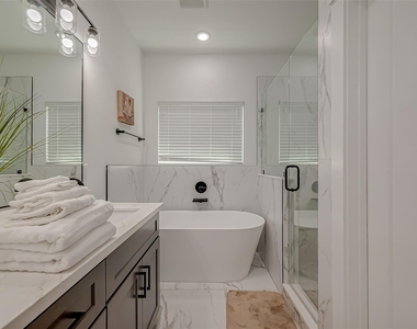 2726 Anita Street - Photo Thumbnail 21