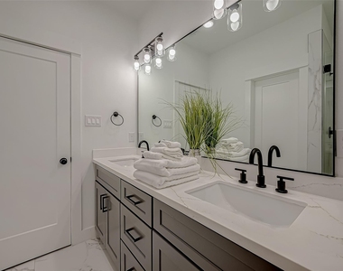 2726 Anita Street - Photo Thumbnail 22