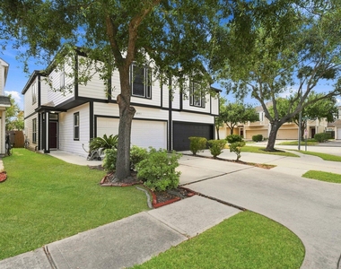 16551 Pentonshire Lane - Photo Thumbnail 3