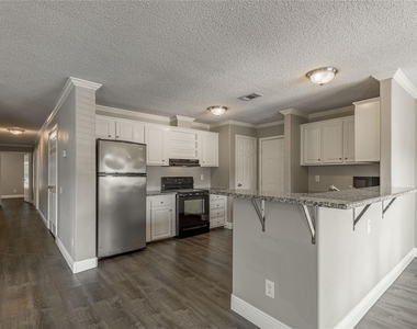 164 Varsity Drive - Photo Thumbnail 9