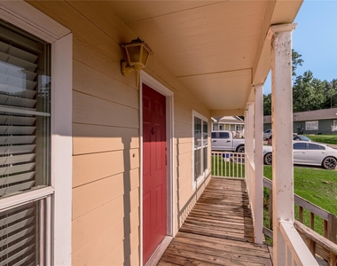 164 Varsity Drive - Photo Thumbnail 3