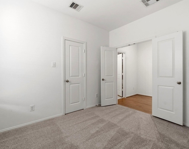 141 Emory Birch Drive - Photo Thumbnail 6