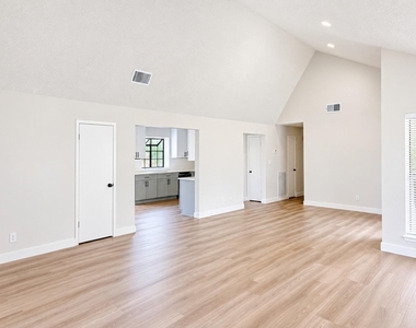 2226 Sunset Trail - Photo Thumbnail 5