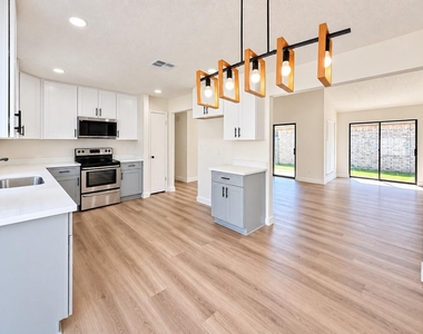 2226 Sunset Trail - Photo Thumbnail 7