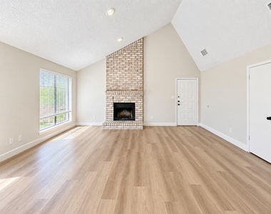 2226 Sunset Trail - Photo Thumbnail 2