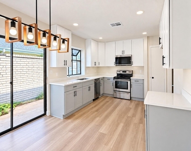 2226 Sunset Trail - Photo Thumbnail 8