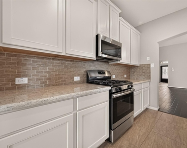 18590 Legend Oaks Drive - Photo Thumbnail 16