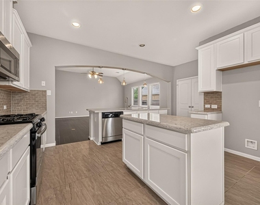 18590 Legend Oaks Drive - Photo Thumbnail 13