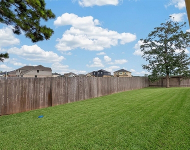 18590 Legend Oaks Drive - Photo Thumbnail 45