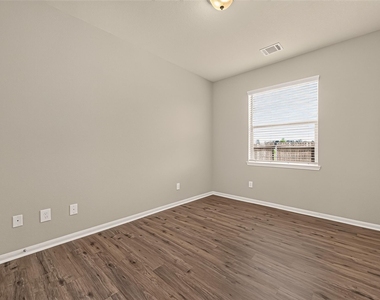 18590 Legend Oaks Drive - Photo Thumbnail 28