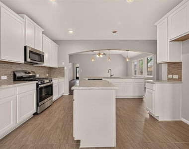18590 Legend Oaks Drive - Photo Thumbnail 14