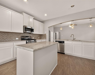 18590 Legend Oaks Drive - Photo Thumbnail 15