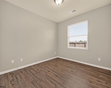18590 Legend Oaks Drive - Photo Thumbnail 22