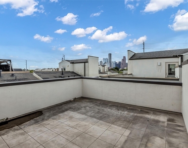 1513 Spring Street - Photo Thumbnail 4