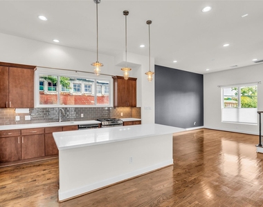 1513 Spring Street - Photo Thumbnail 5