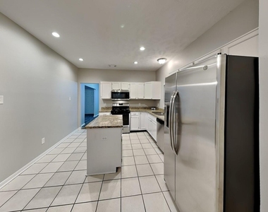 17603 Chatham Way Drive - Photo Thumbnail 5