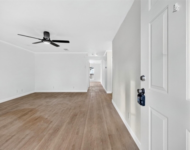 10130 Summerberry Lane - Photo Thumbnail 7