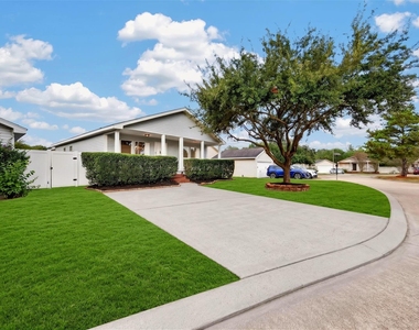 10130 Summerberry Lane - Photo Thumbnail 3
