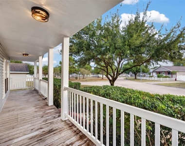 10130 Summerberry Lane - Photo Thumbnail 5