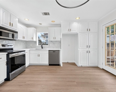 10130 Summerberry Lane - Photo Thumbnail 16