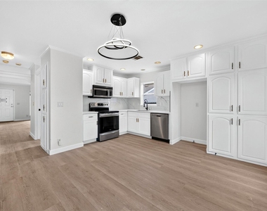 10130 Summerberry Lane - Photo Thumbnail 12