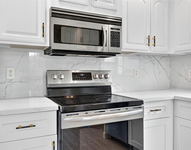 10130 Summerberry Lane - Photo Thumbnail 15