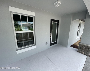 842 Buchanan Avenue Se - Photo Thumbnail 1
