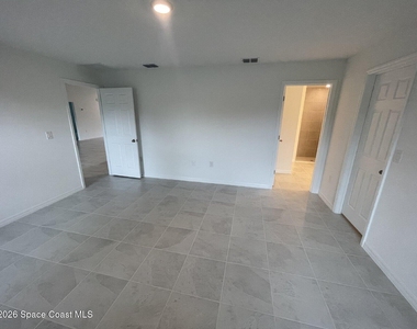 842 Buchanan Avenue Se - Photo Thumbnail 7
