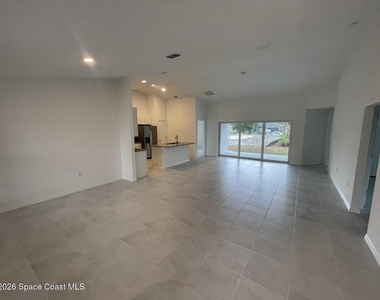 842 Buchanan Avenue Se - Photo Thumbnail 2