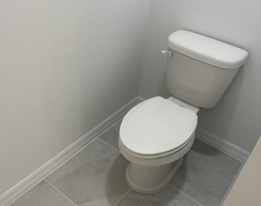 842 Buchanan Avenue Se - Photo Thumbnail 10