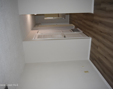 987 Burn Drive Ne - Photo Thumbnail 9