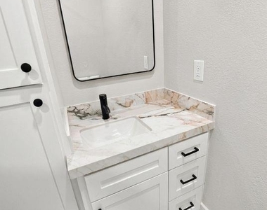 1720 Pasadena Street - Photo Thumbnail 9