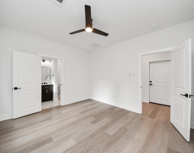 5630 Dolores Street - Photo Thumbnail 24
