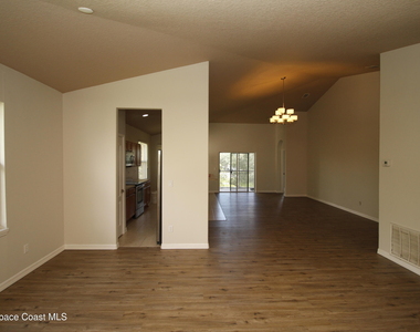 1010 Venetian Drive - Photo Thumbnail 4