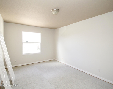 1010 Venetian Drive - Photo Thumbnail 10