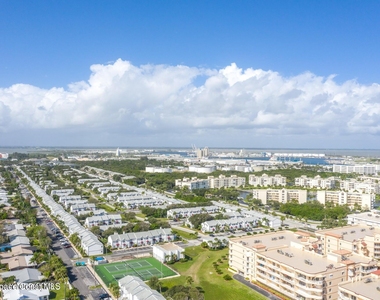 706 Beach Park Lane - Photo Thumbnail 18