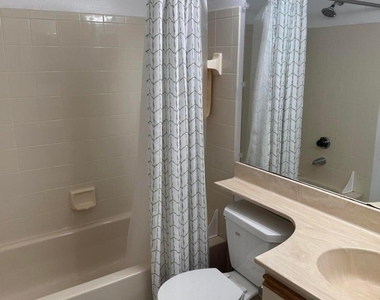706 Beach Park Lane - Photo Thumbnail 14