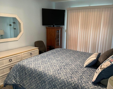 706 Beach Park Lane - Photo Thumbnail 8
