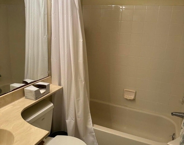 706 Beach Park Lane - Photo Thumbnail 11
