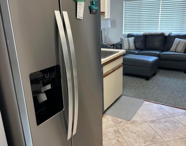 706 Beach Park Lane - Photo Thumbnail 7