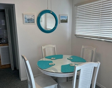 706 Beach Park Lane - Photo Thumbnail 6