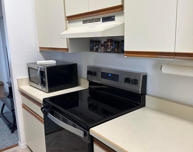 706 Beach Park Lane - Photo Thumbnail 3