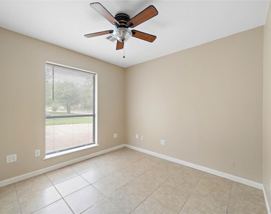 4915 Kentington Drive - Photo Thumbnail 5