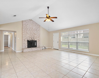 4915 Kentington Drive - Photo Thumbnail 4