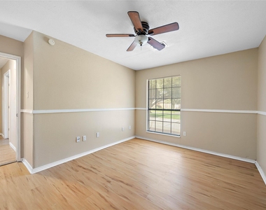 4915 Kentington Drive - Photo Thumbnail 7