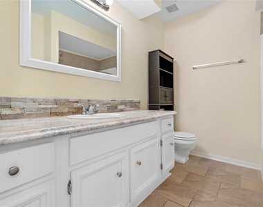4915 Kentington Drive - Photo Thumbnail 10